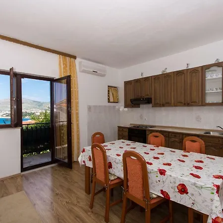Ljube Appartement Trogir