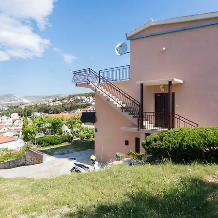 Ljube Appartement Trogir