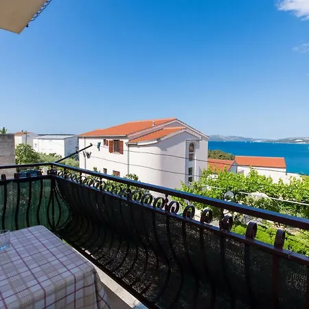 Apartment Ljube