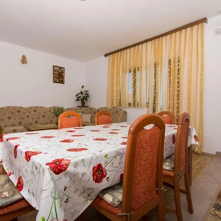 Apartment Ljube